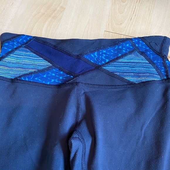 Lululemon Navy Blue Cropped Leggings - Picture 3 of 7